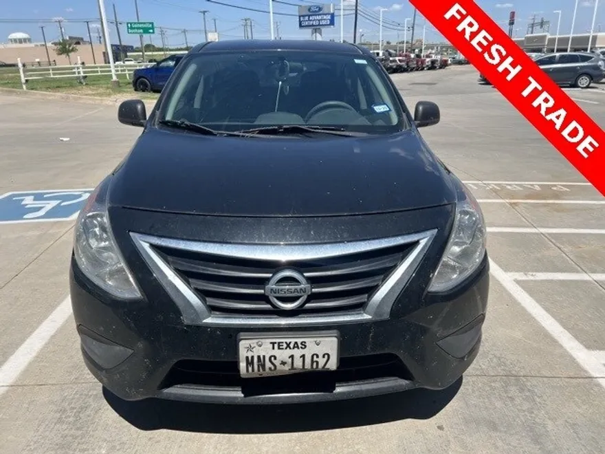 2015 Nissan Versa 1.6 S photo 1
