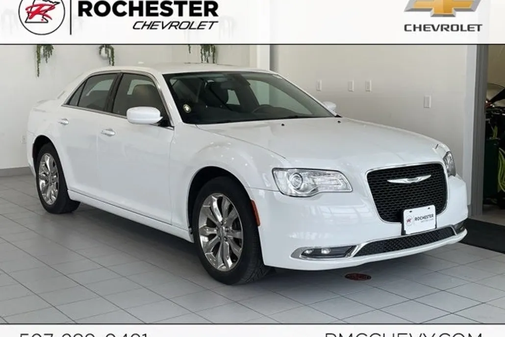 2020 Chrysler 300 Touring photo 1