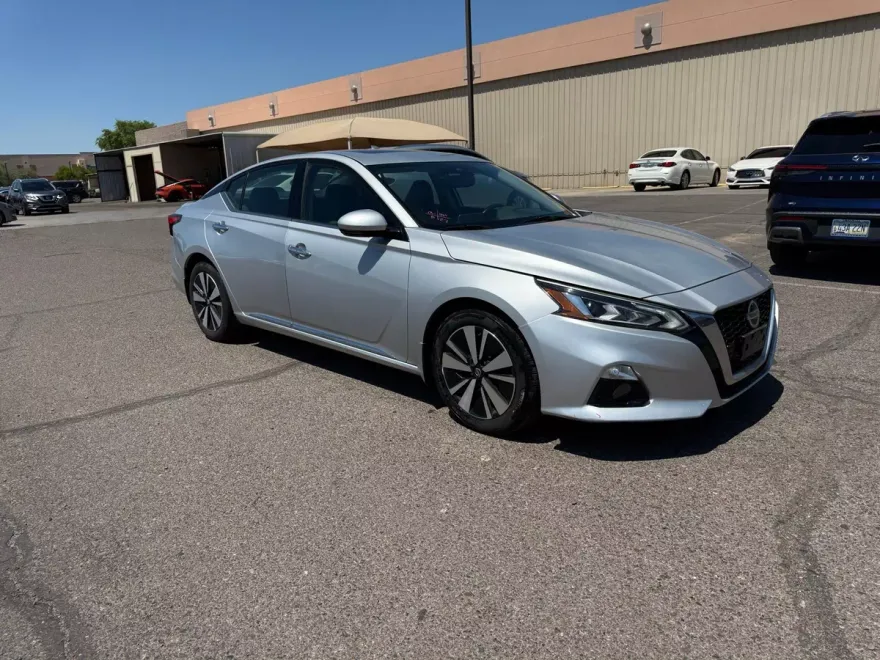 2020 Nissan Altima 2.5 SV photo 1
