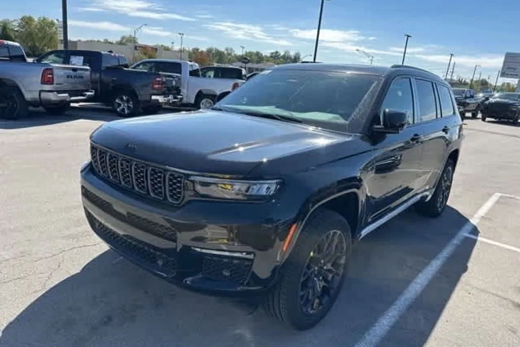 2025 Jeep Grand Cherokee L Summit photo 1