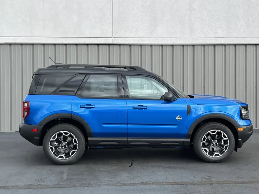 2025 Ford Bronco Sport Outer Banks photo 1