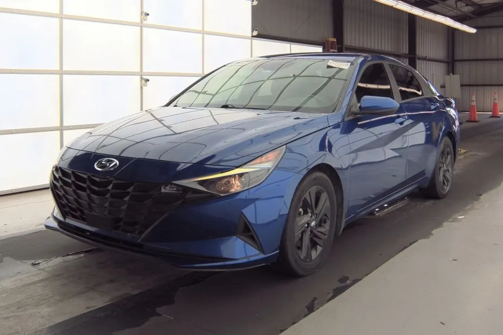 2022 Hyundai Elantra SEL Convenience photo 1