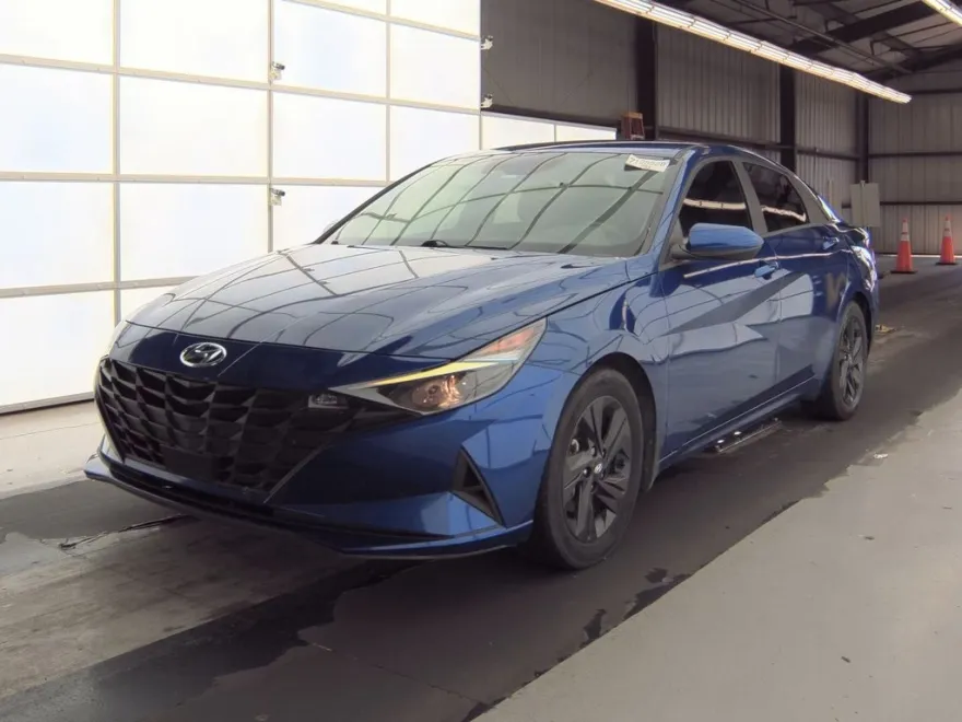 2022 Hyundai Elantra SEL Convenience photo 1