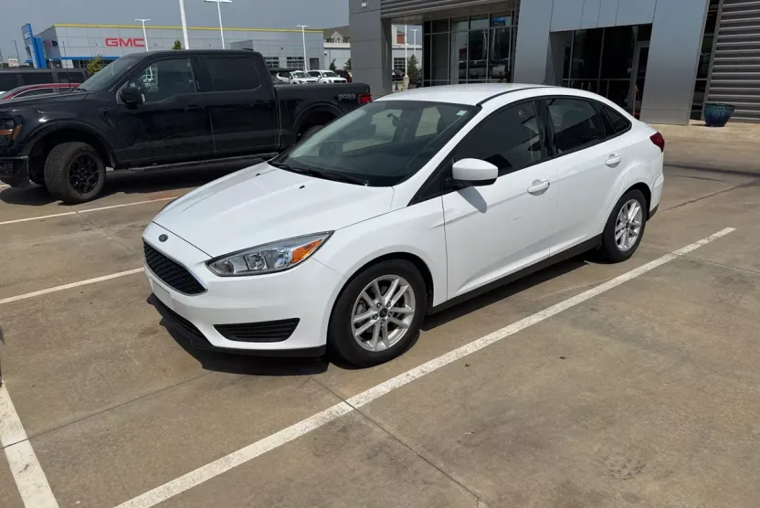 2018 Ford Focus SE photo 1
