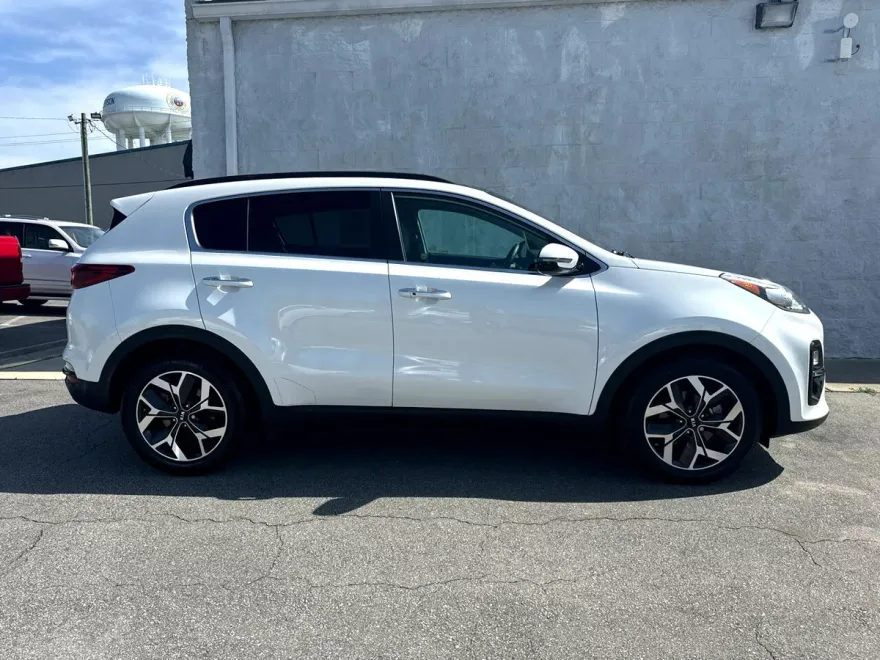 2021 Kia Sportage EX photo 1