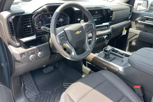 2025 Chevrolet Silverado 1500 LT photo 1