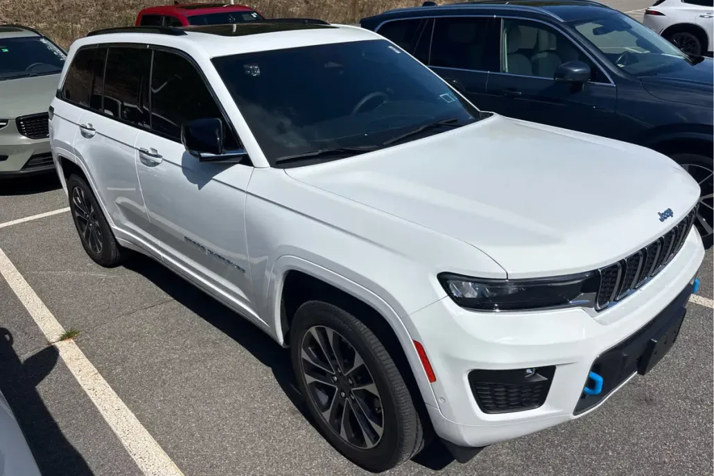 2023 Jeep Cherokee Overland 4xe photo 1
