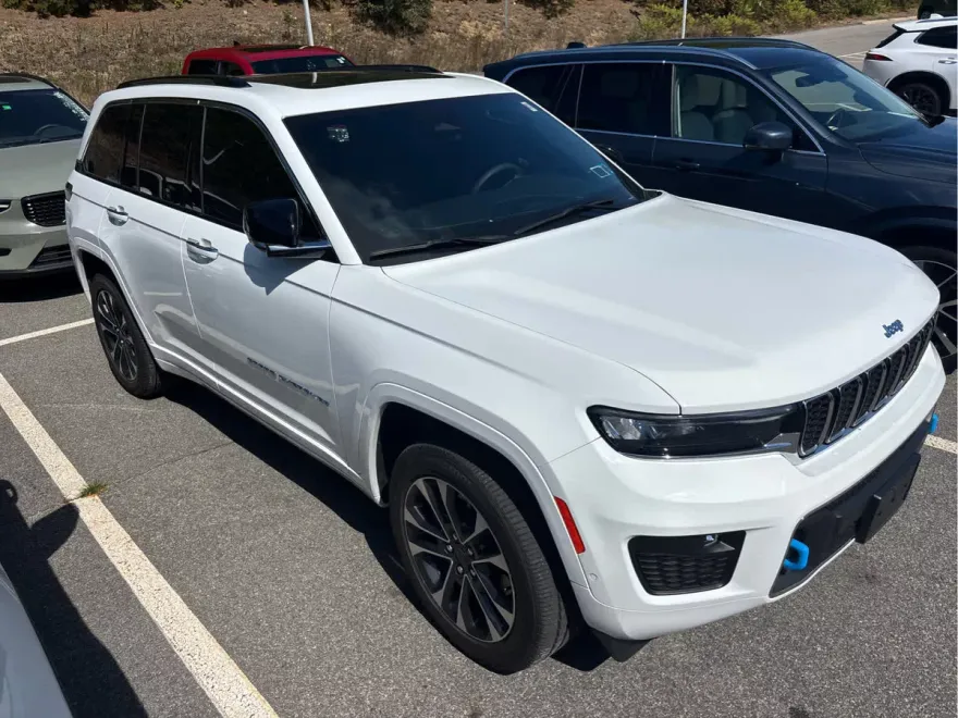 2023 Jeep Cherokee Overland 4xe photo 1
