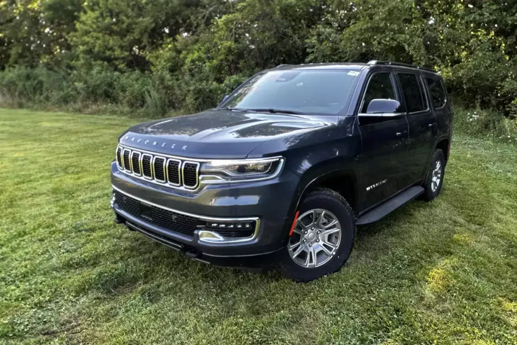 2024 Jeep Wagoneer photo 1