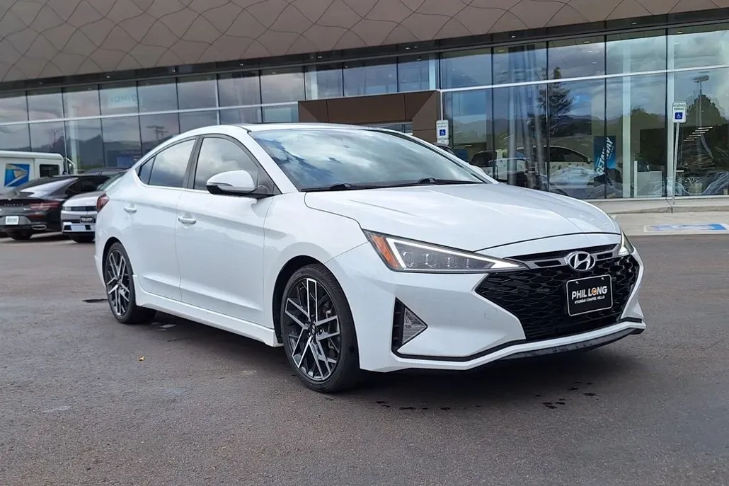 2020 Hyundai Elantra Sport photo 1