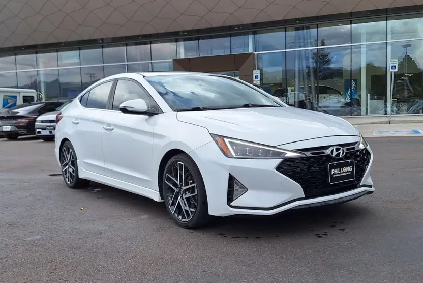 2020 Hyundai Elantra Sport photo 1