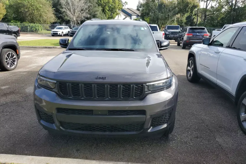 2023 Jeep Grand Cherokee Laredo photo 1