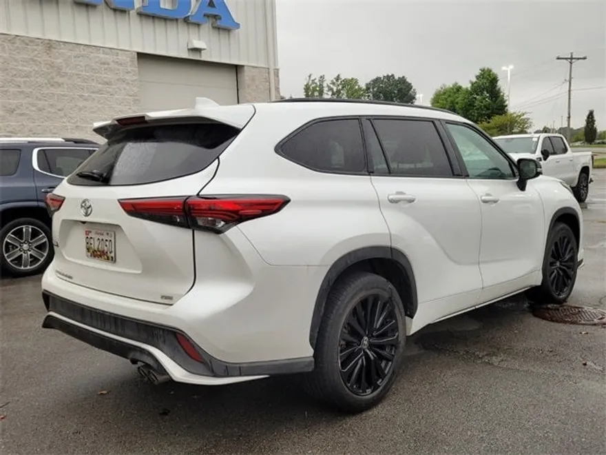 2023 Toyota Highlander XSE photo 1