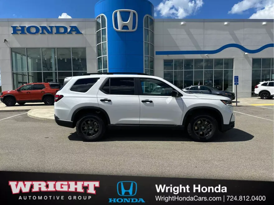 2025 Honda Pilot TrailSport photo 1