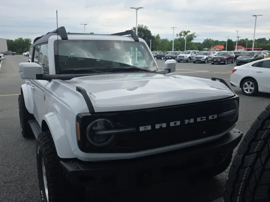 2022 Ford Bronco Outer Banks photo 1