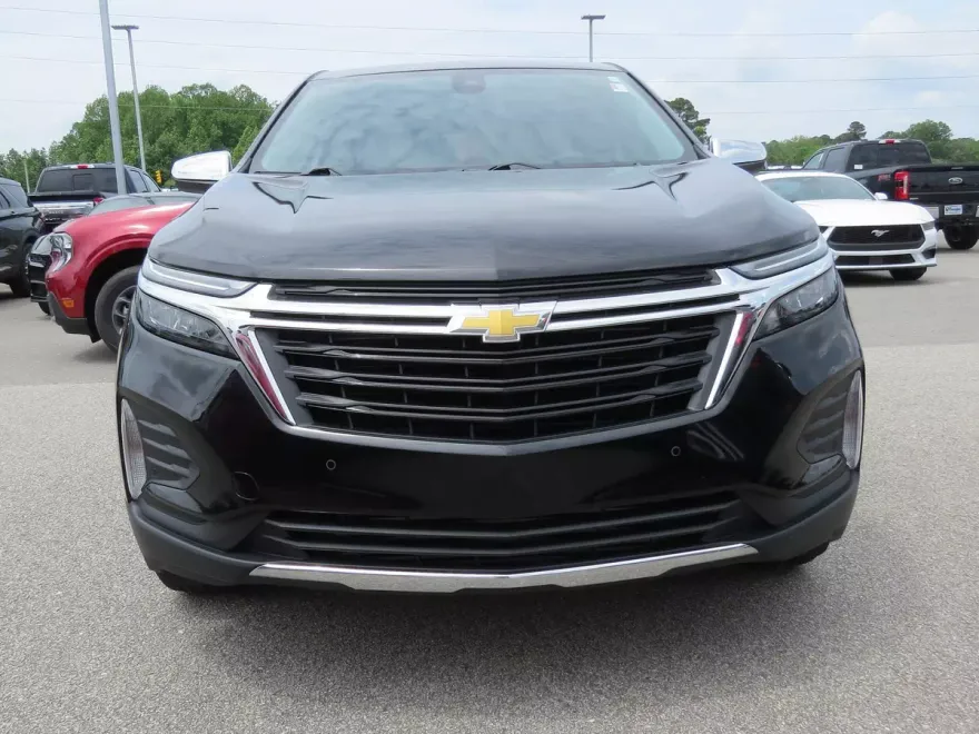2023 Chevrolet Equinox LT photo 1