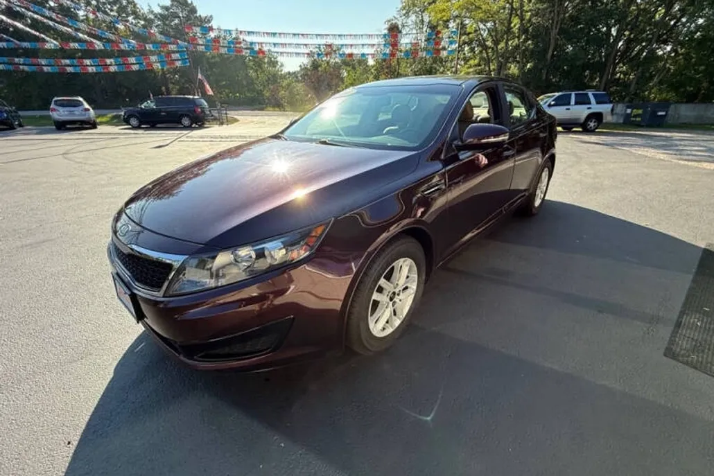 2011 Kia Optima LX photo 1