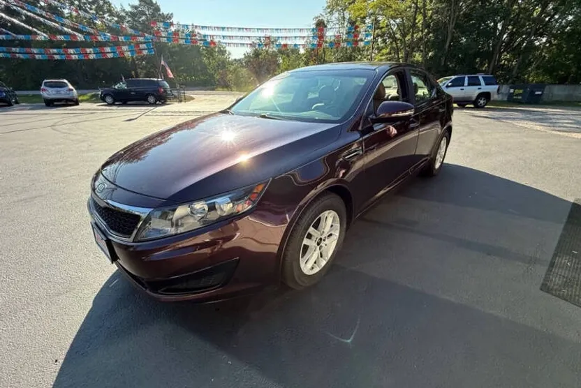 2011 Kia Optima LX photo 1