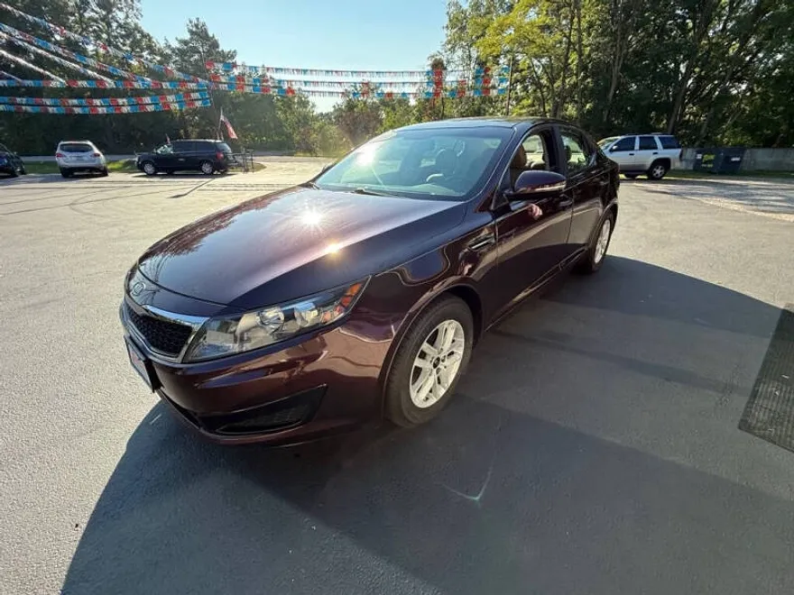 2011 Kia Optima LX photo 1