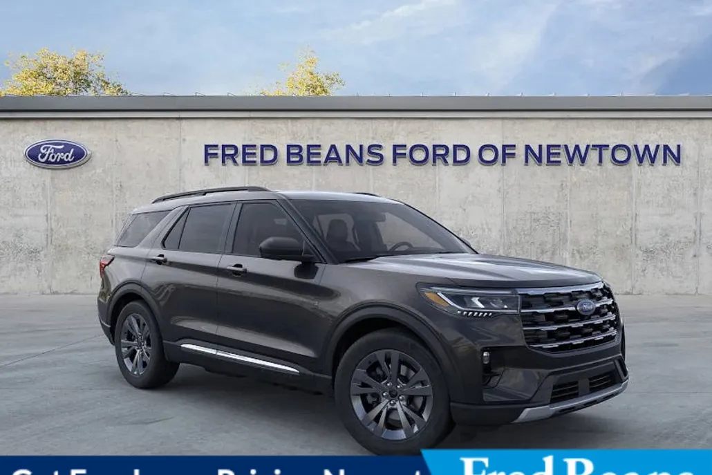 2025 Ford Explorer photo 1