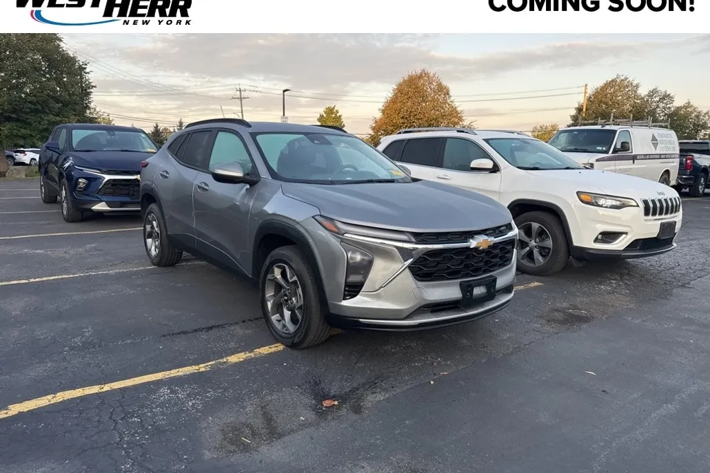 2024 Chevrolet Trax LT photo 1