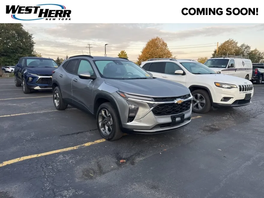 2024 Chevrolet Trax LT photo 1
