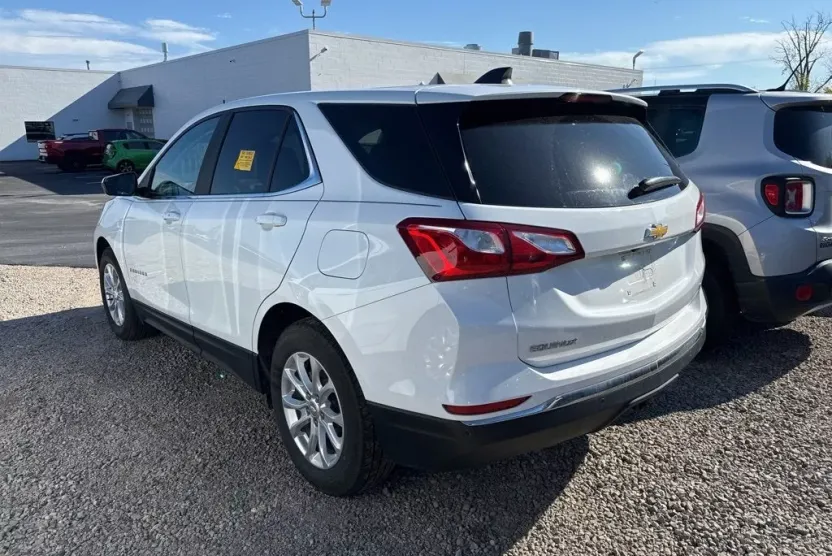 2021 Chevrolet Equinox LT photo 1