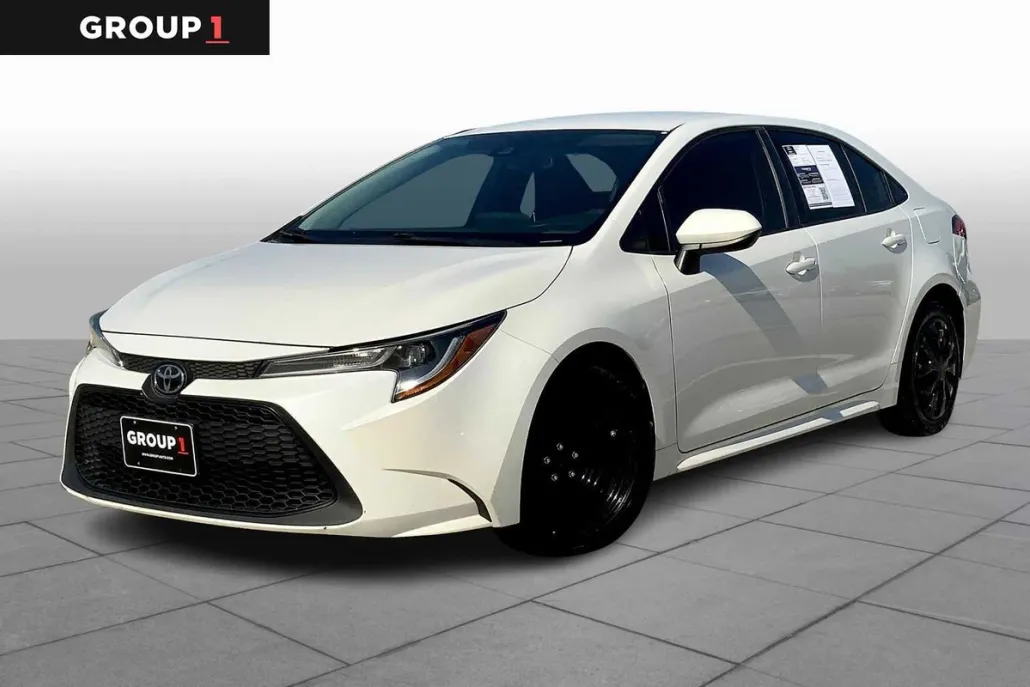 2020 Toyota Corolla LE photo 1