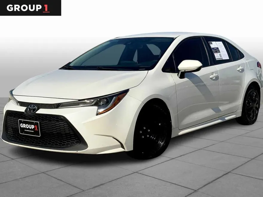 2020 Toyota Corolla LE photo 1