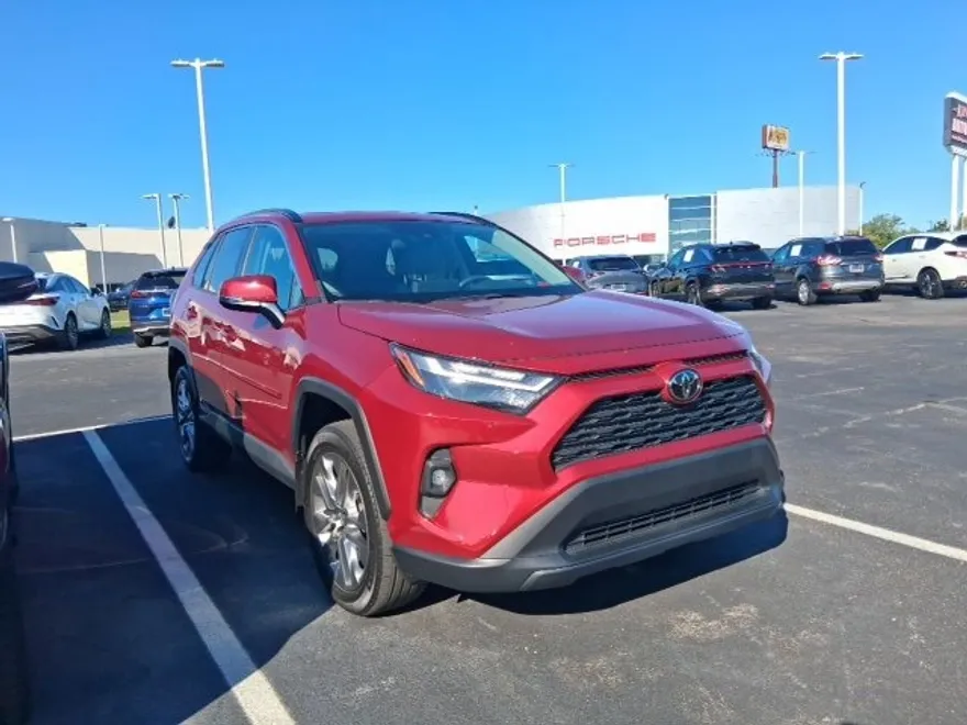 2022 Toyota RAV4 XLE Premium photo 1