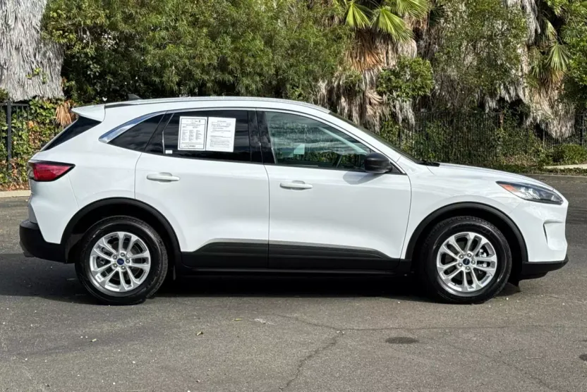 2022 Ford Escape Hybrid SE photo 1