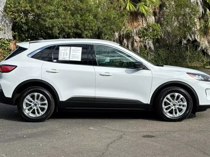 2022 Ford Escape Hybrid SE photo 1