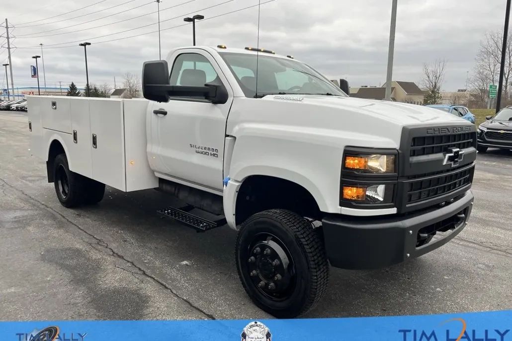 2023 Chevrolet Silverado 5500HD Work Truck photo 1