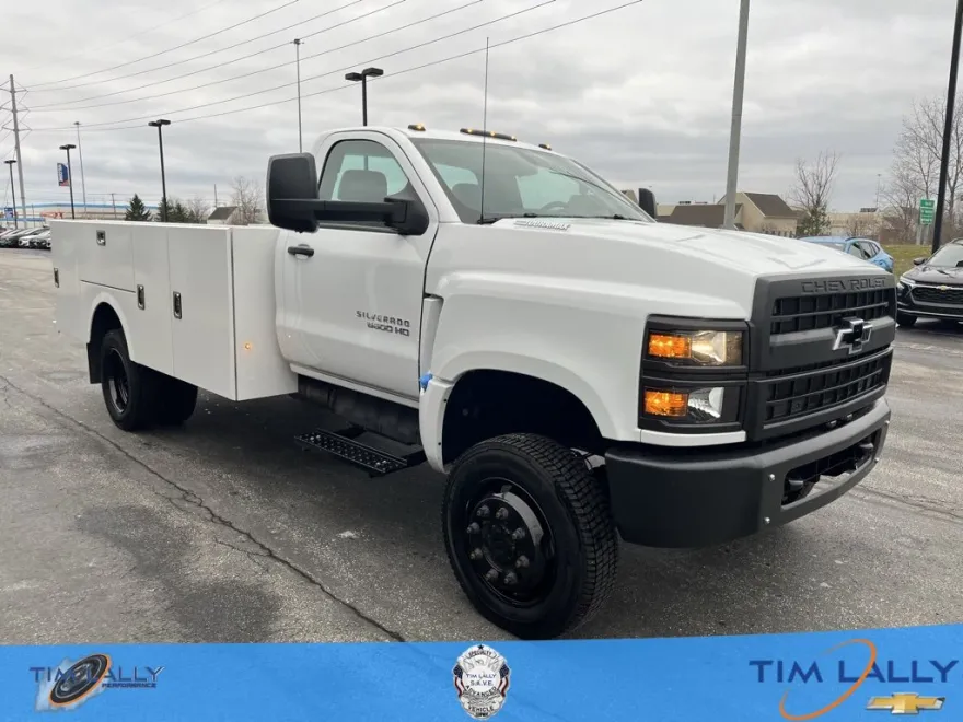 2023 Chevrolet Silverado 5500HD Work Truck photo 1