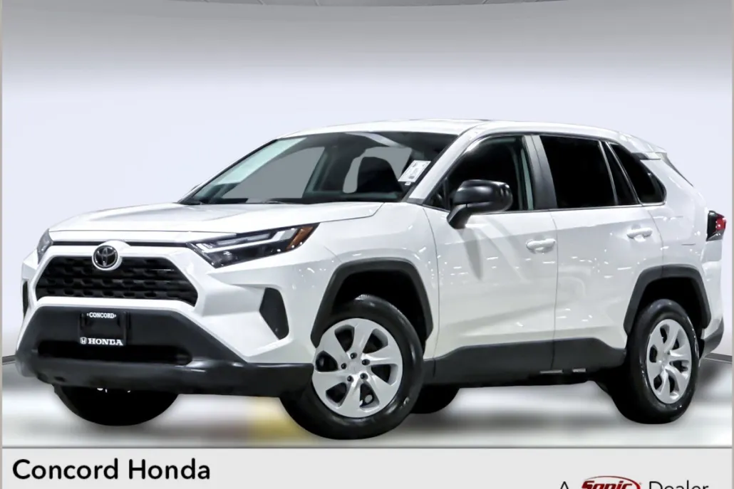 2023 Toyota RAV4 LE photo 1