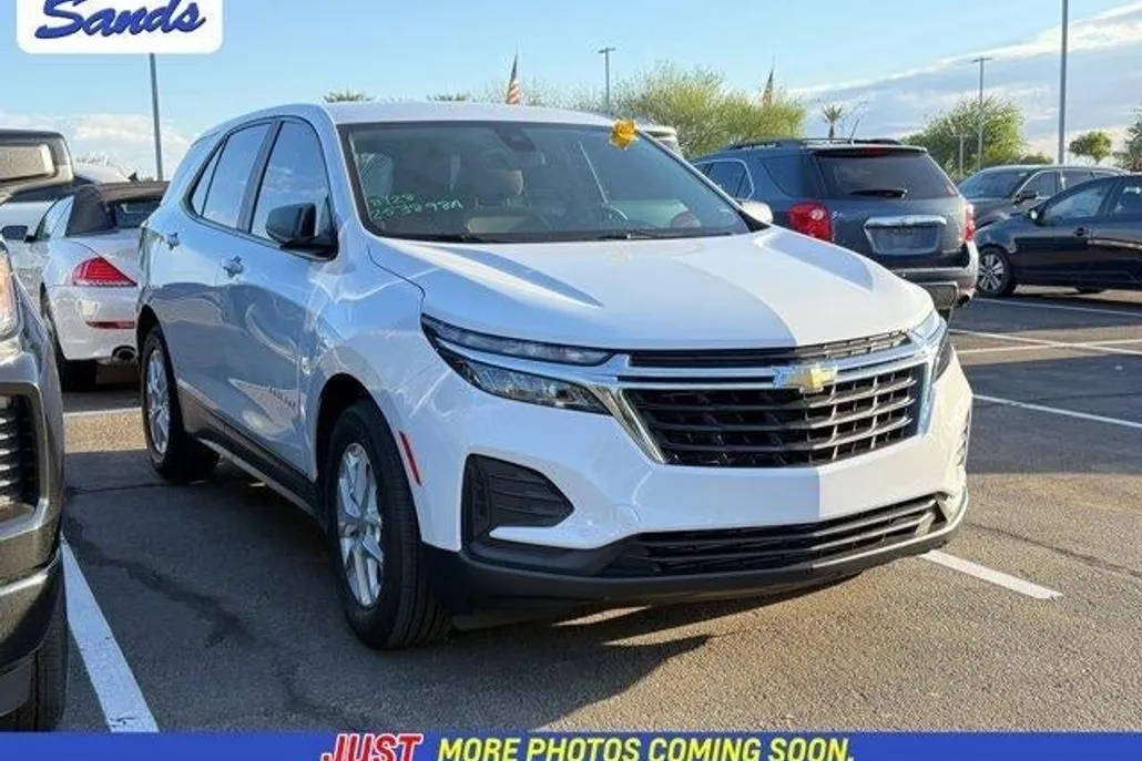 2022 Chevrolet Equinox LS photo 1