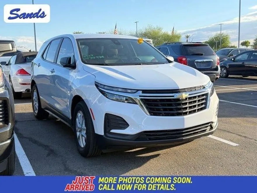 2022 Chevrolet Equinox LS photo 1