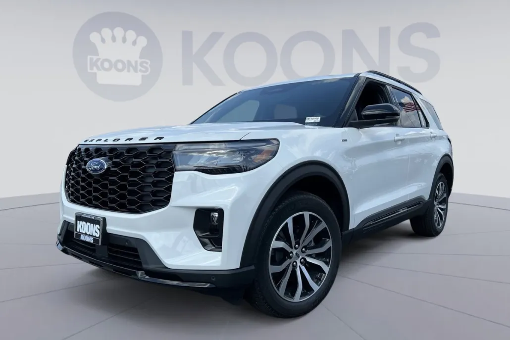 2025 Ford Explorer ST-Line photo 1
