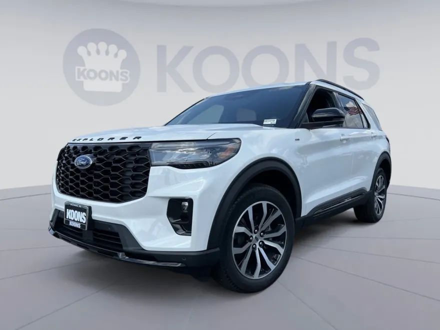 2025 Ford Explorer ST-Line photo 1