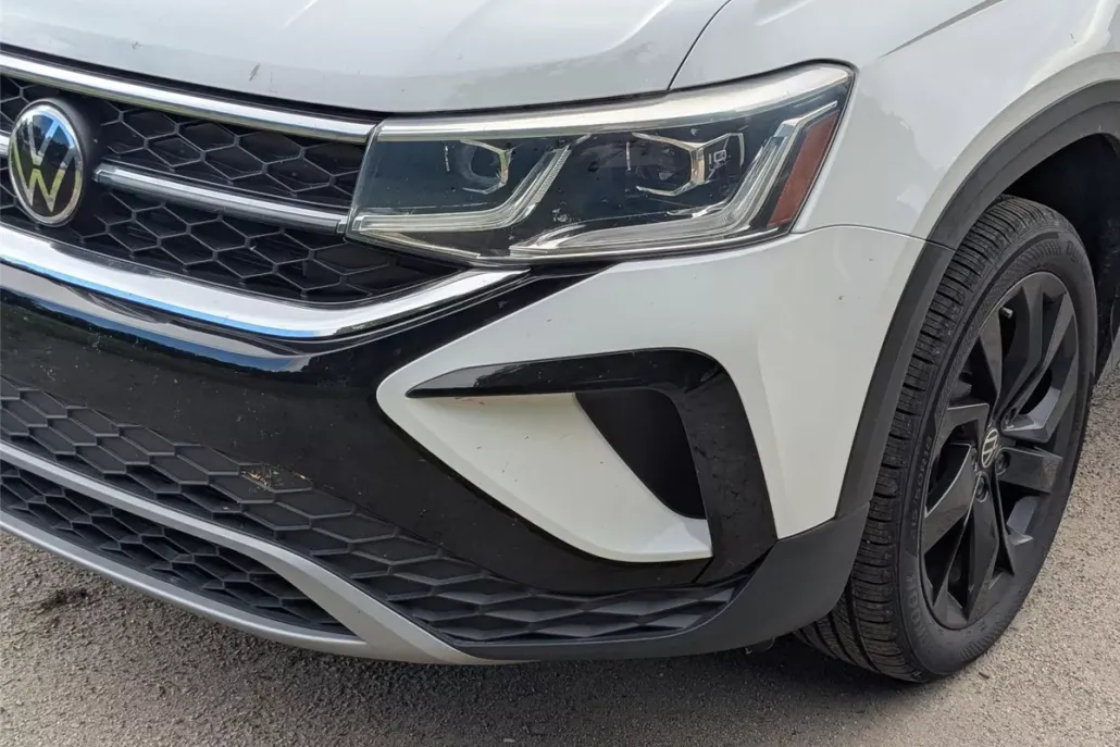 2022 Volkswagen Taos SEL photo 1