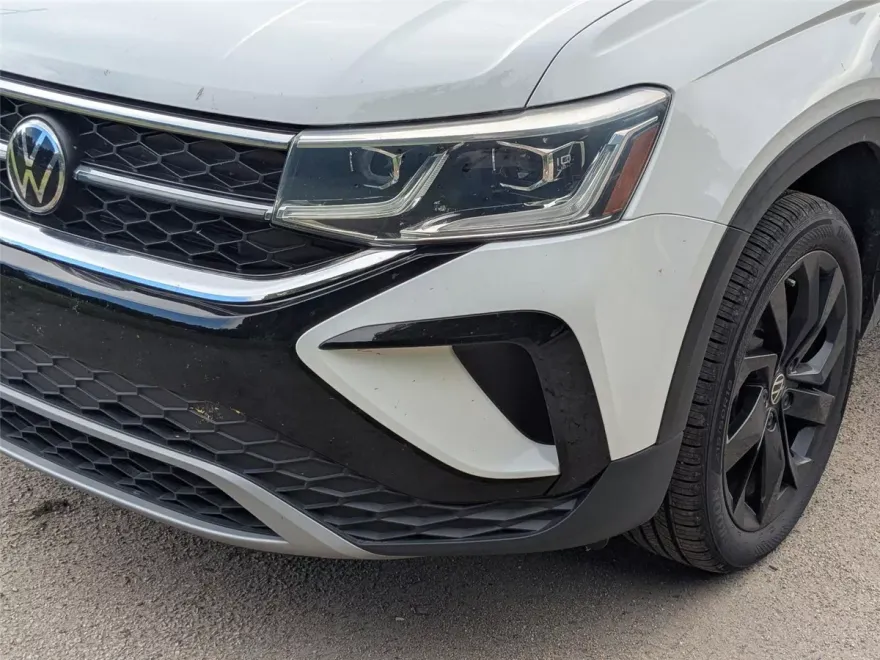 2022 Volkswagen Taos SEL photo 1