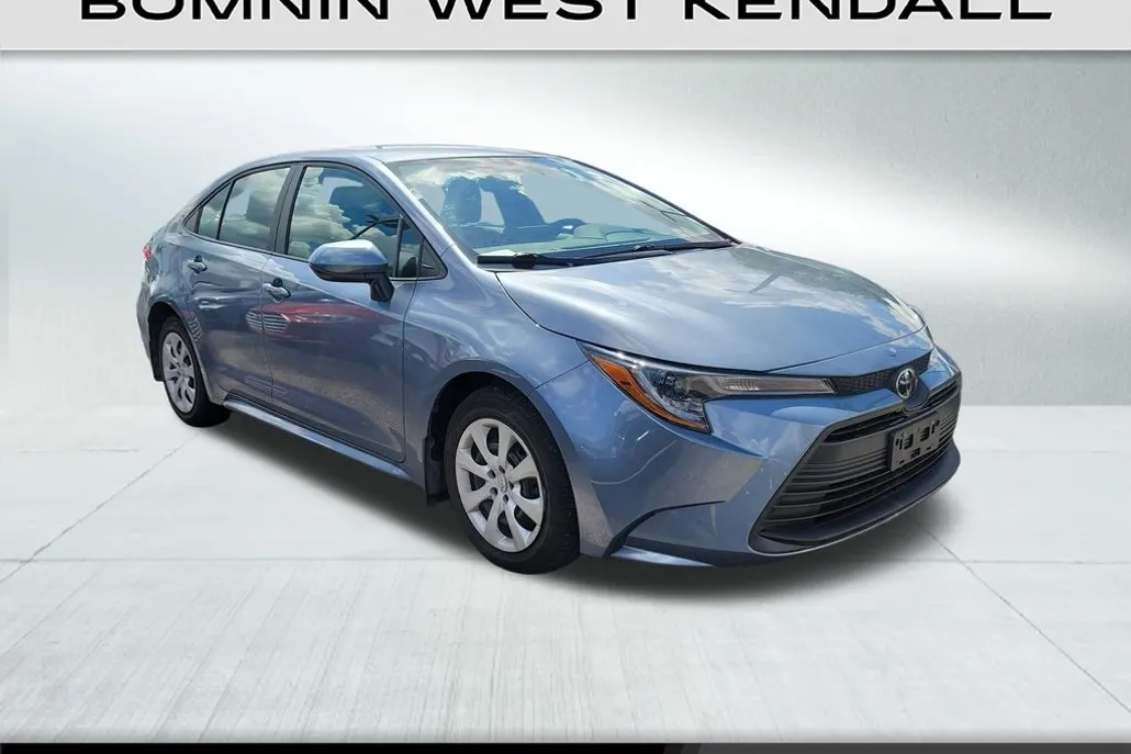 2025 Toyota Corolla LE photo 1