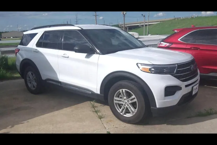 2021 Ford Explorer XLT photo 1