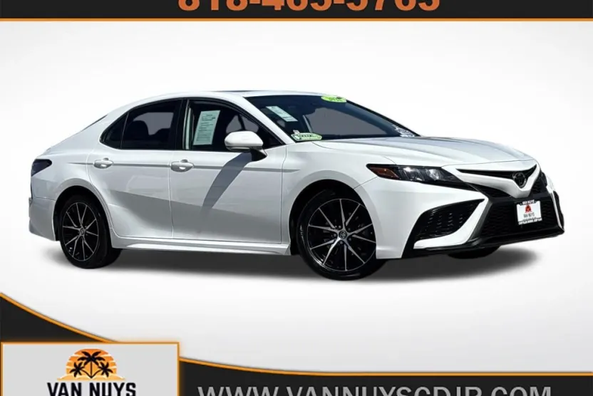 2022 Toyota Camry SE photo 1