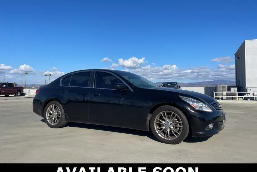 2013 Infiniti G37 Journey photo 1