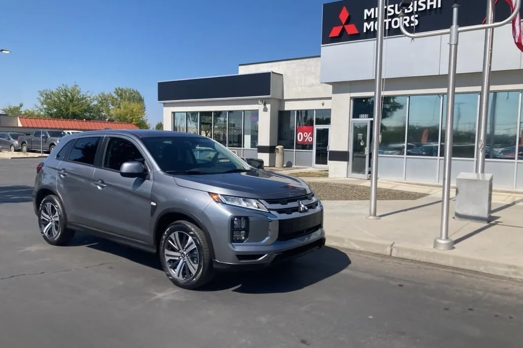 2025 Mitsubishi Outlander Sport ES SE LE photo 1