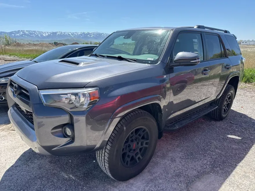 2021 Toyota 4Runner TRD Off-Road Premium photo 1