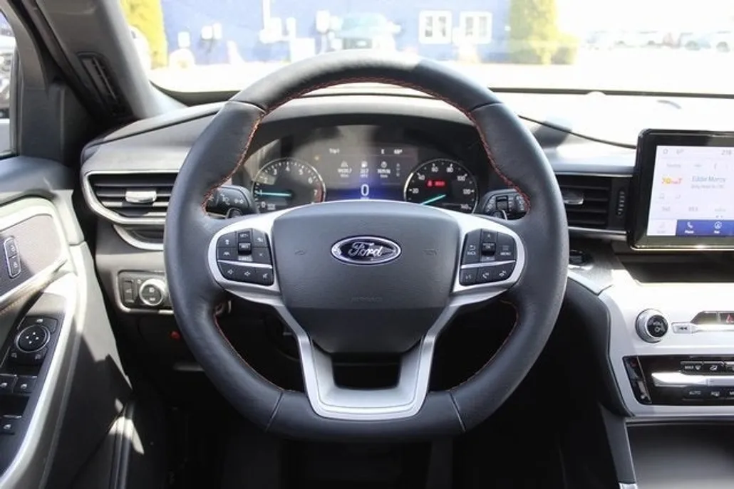2022 Ford Explorer Platinum photo 1