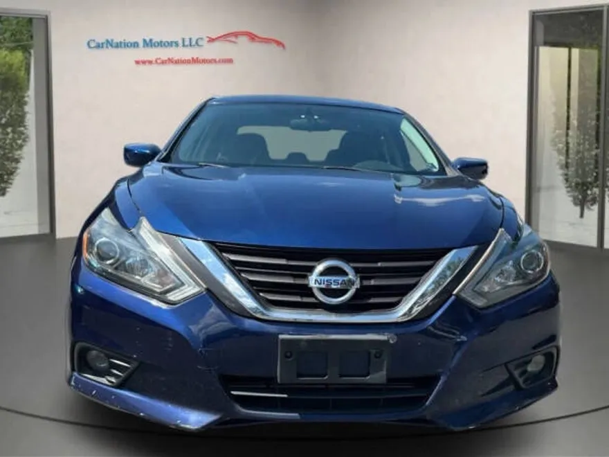 2017 Nissan Altima 2.5 SR photo 1