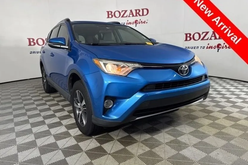 2016 Toyota RAV4 XLE photo 1